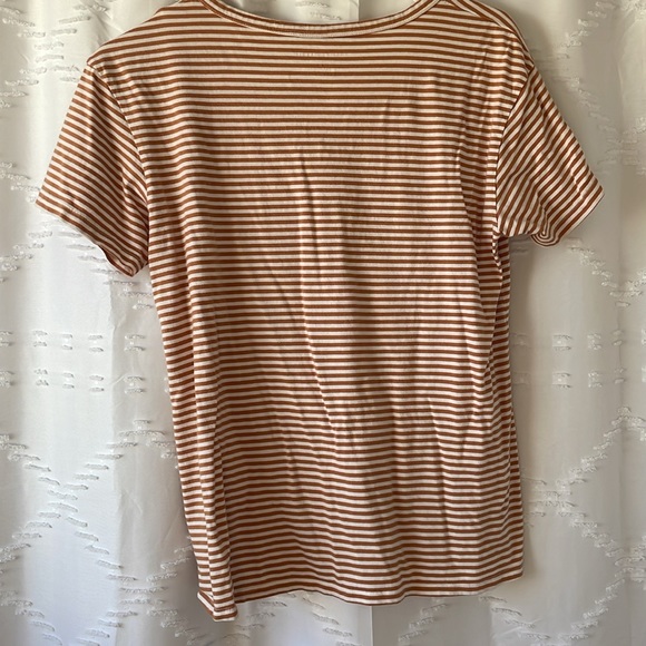 American Eagle White & Tan Striped V Neck Shirt - Picture 4 of 4